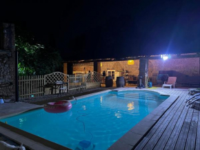 Magnanerie avec piscine en Coeur de village